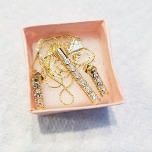 Necklace earrings